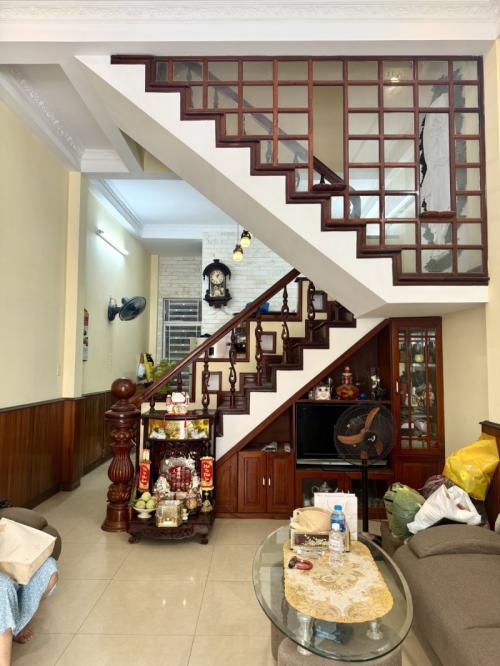 Nhà đẹp 2 tầng, 3 phòng ngủ 70m2, ngay trung tâm, giá chỉ 3.85 tỷ